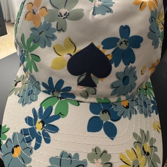 Kate Spade Floral Cap with Black Logo NWT - Picture 2 of 5